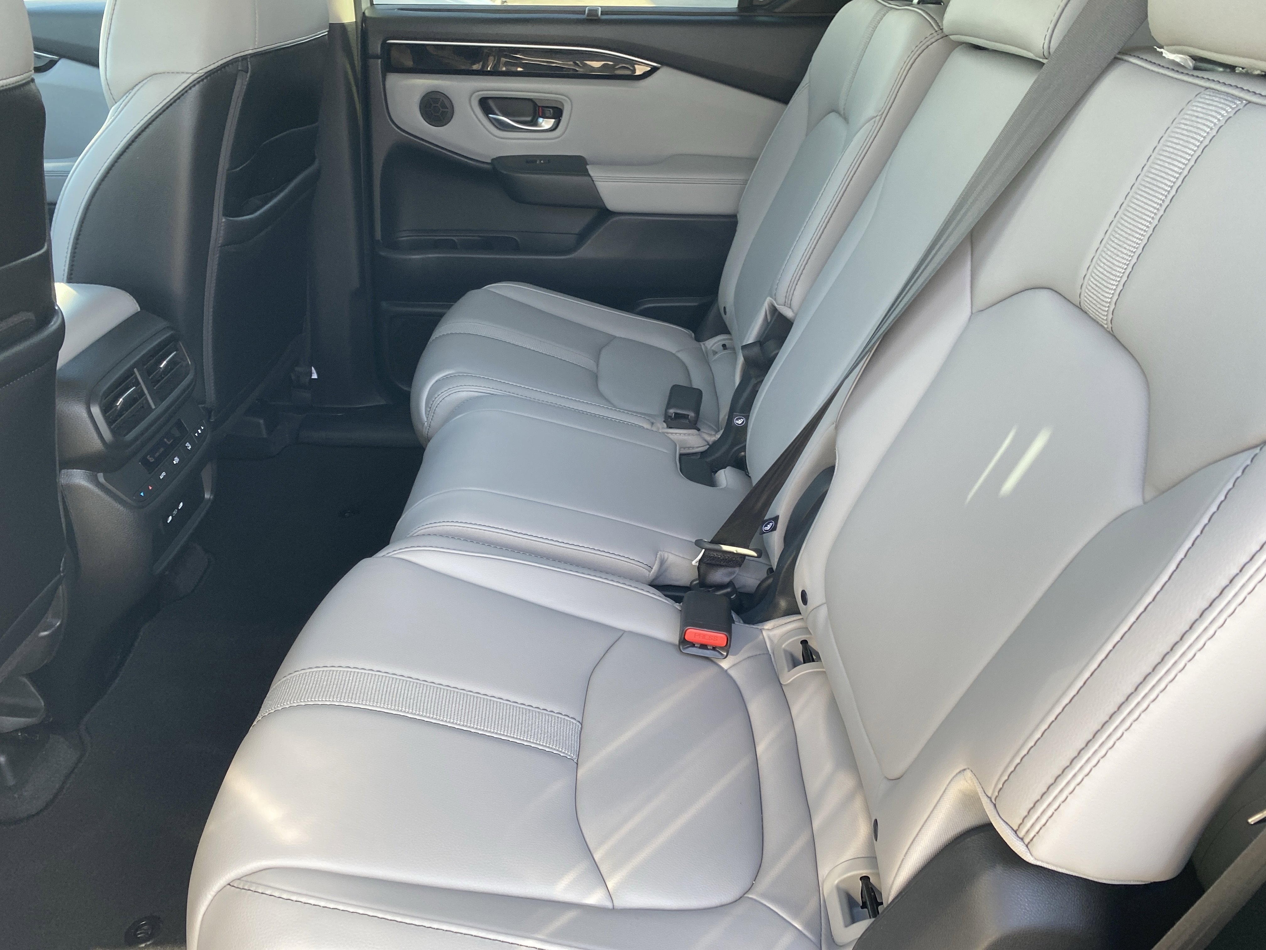 Used 2025 Honda Pilot EX-L image 14