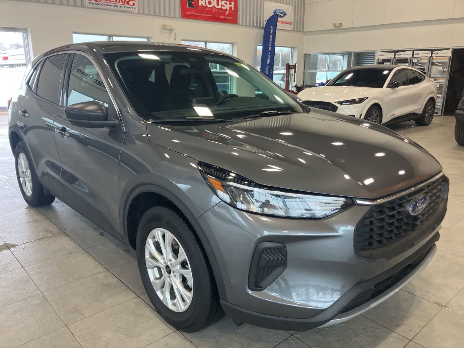 Used 2023 Ford Escape Active AWD/4WD image 3