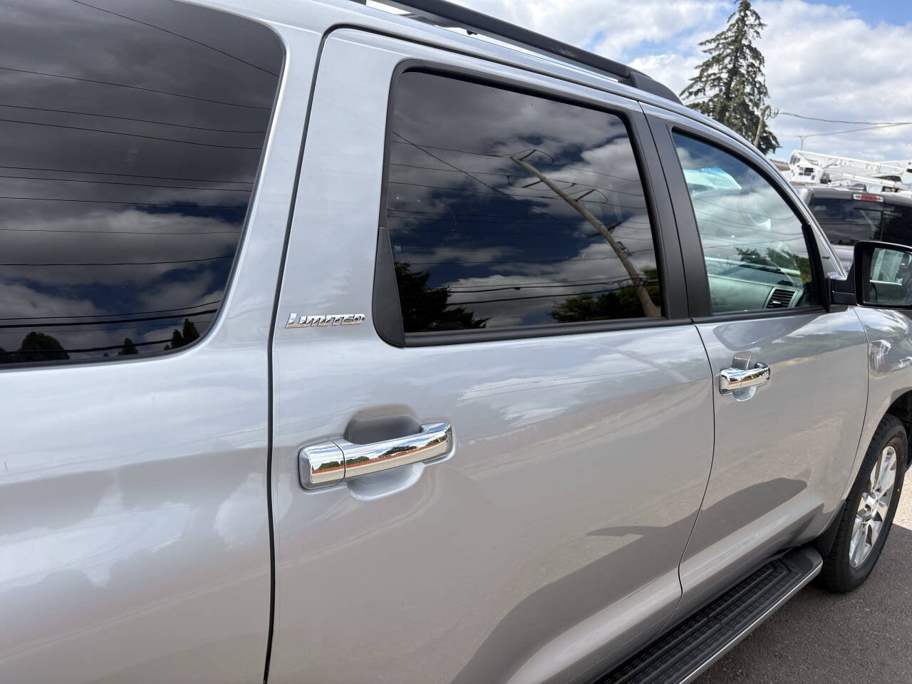 Used 2016 Toyota Sequoia Limited w/ Safety & Convenience Package AWD/4WD image 7