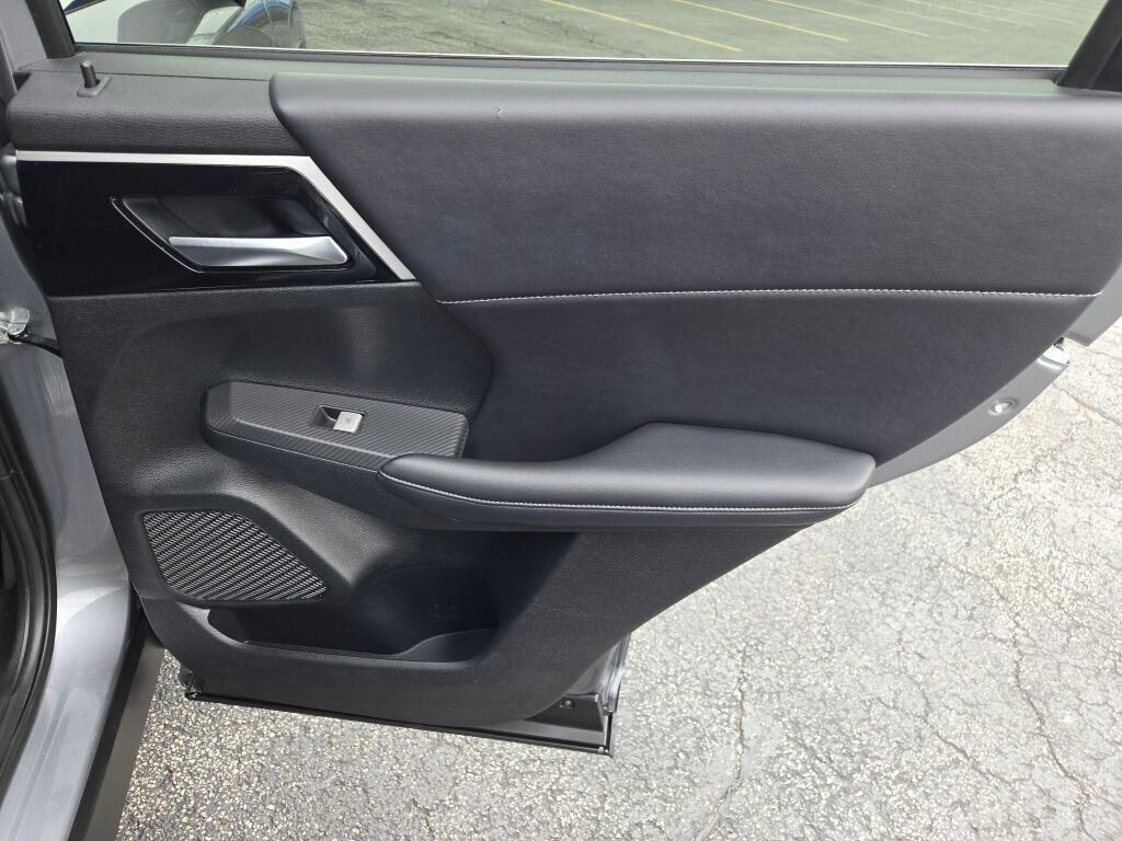 Used 2024 Mitsubishi Outlander SE Black Edition AWD/4WD image 17