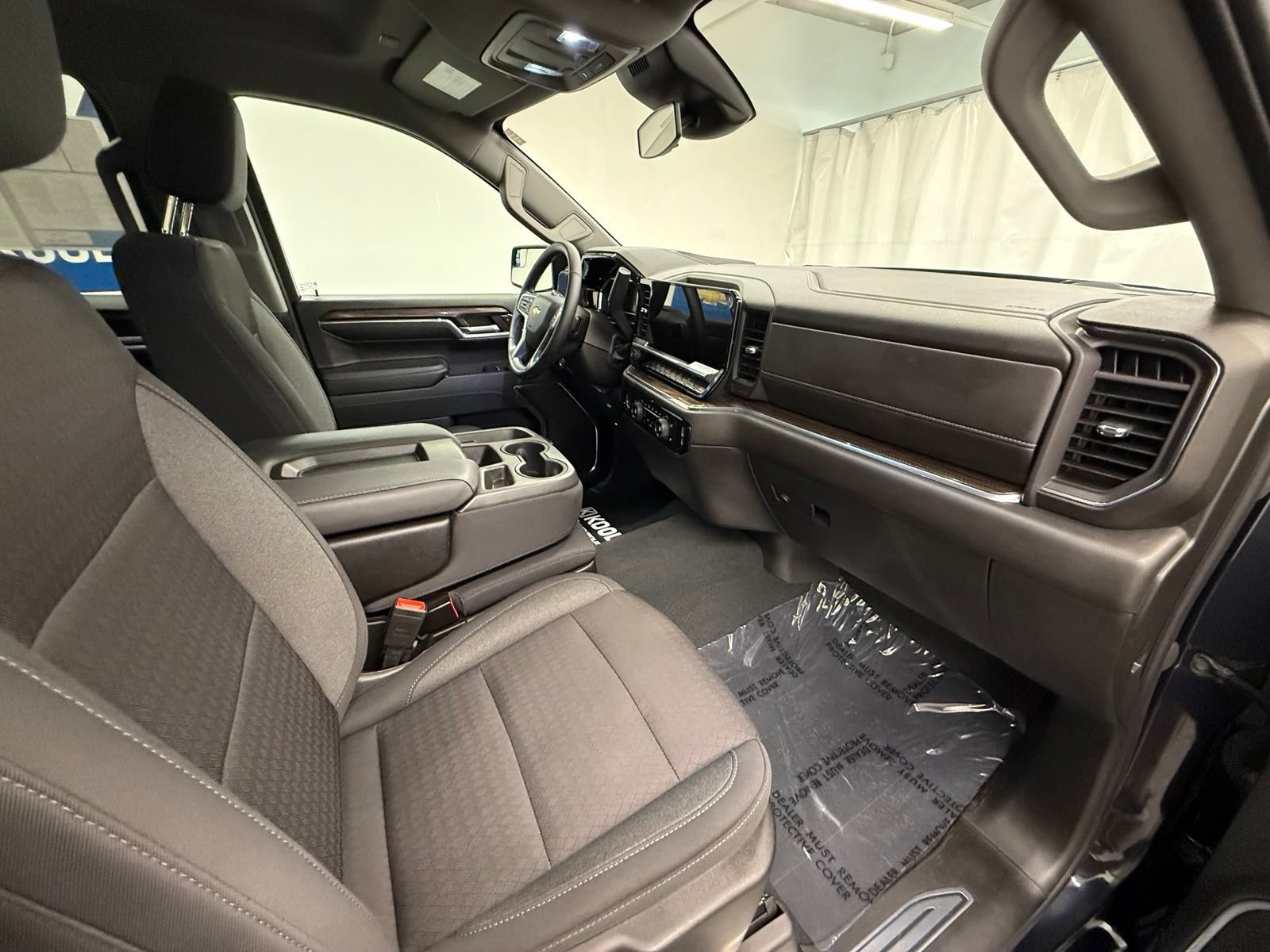 Used 2023 Chevrolet Silverado 1500 LT AWD/4WD image 8