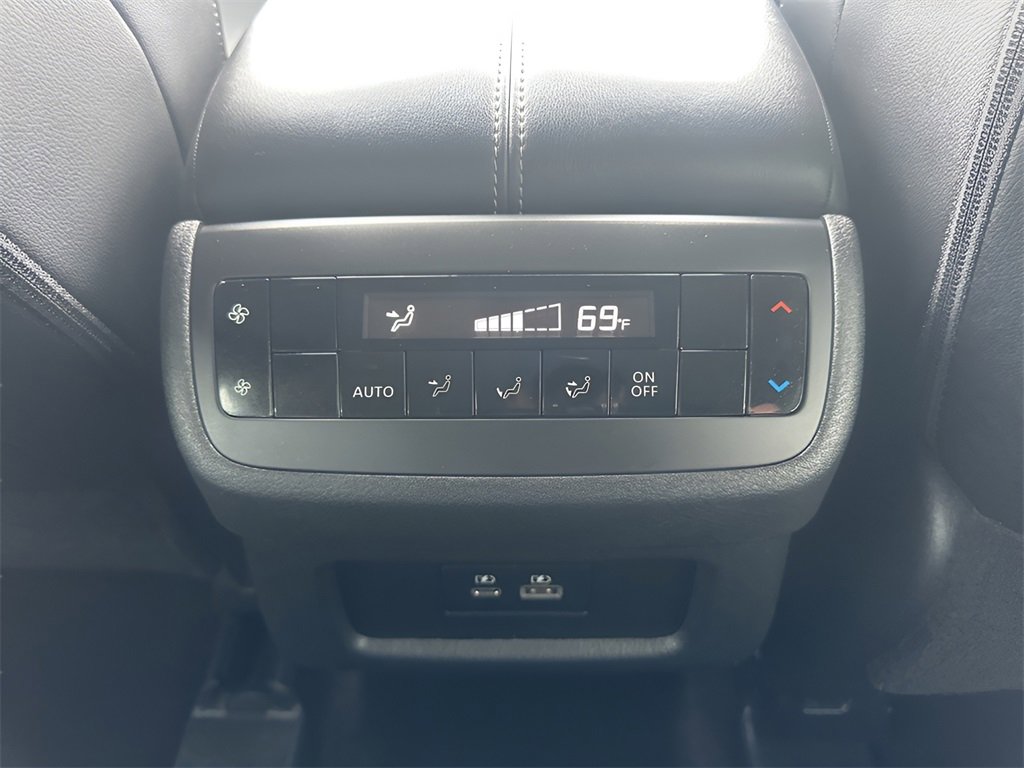 Used 2025 Nissan Pathfinder SL image 13