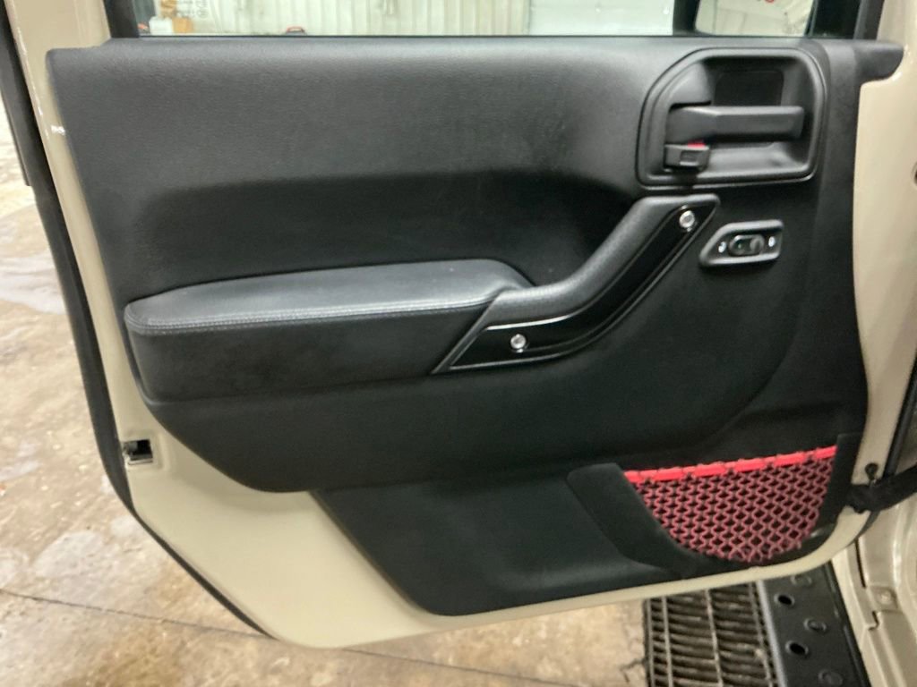 Used 2017 Jeep Wrangler Unlimited Rubicon image 11