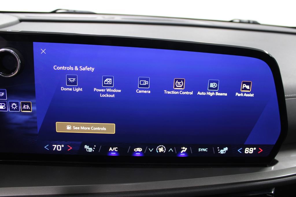 Used 2024 Chevrolet Traverse LT image 50