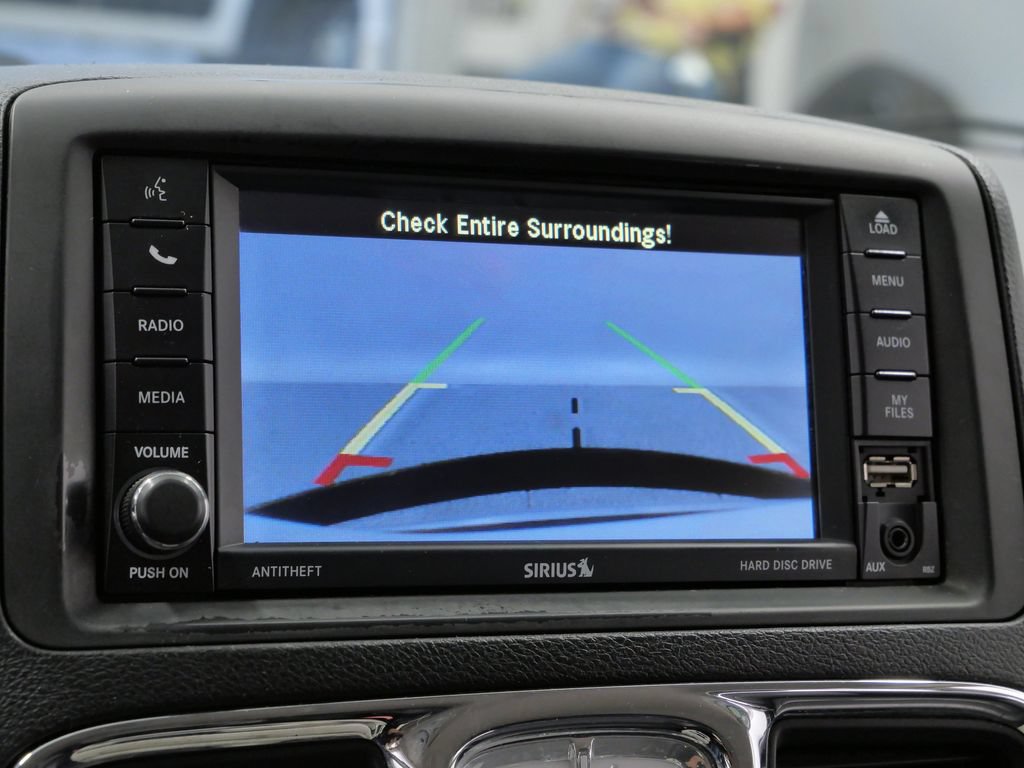 Used 2014 Chrysler Town & Country Touring FWD image 27