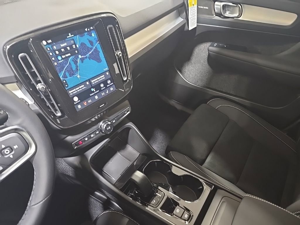New 2026 Volvo XC40 B5 Ultra w/ Climate Package AWD/4WD image 11