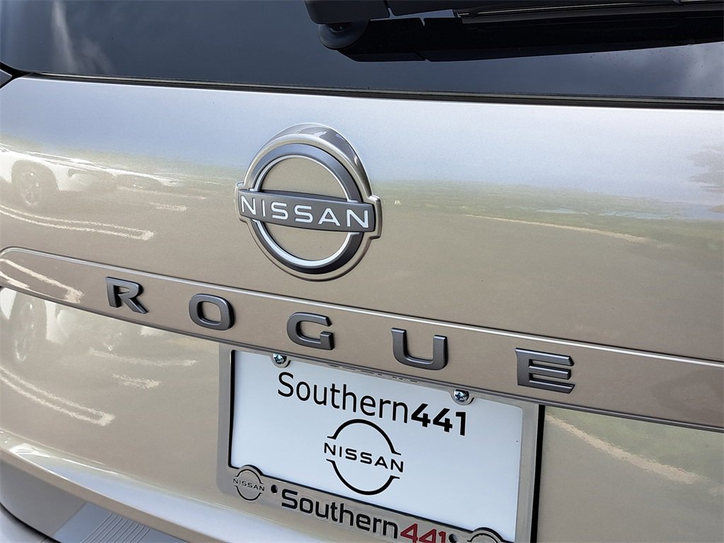 New 2026 Nissan Rogue Platinum image 9