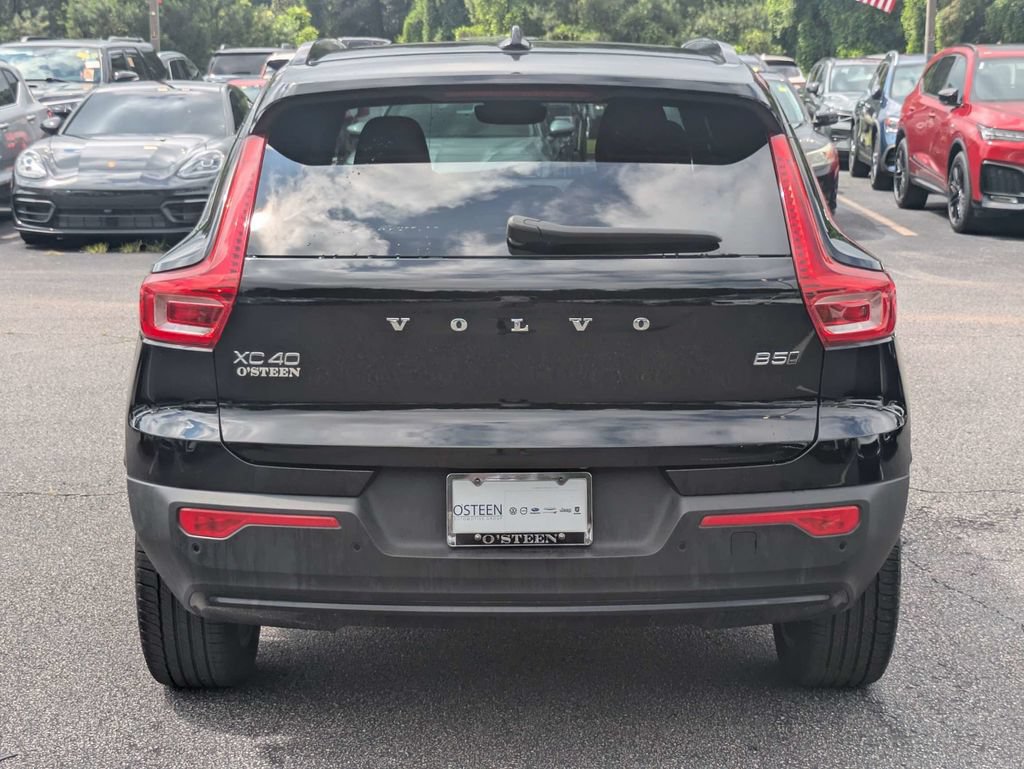 Certified 2025 Volvo XC40 B5 Plus AWD/4WD image 5