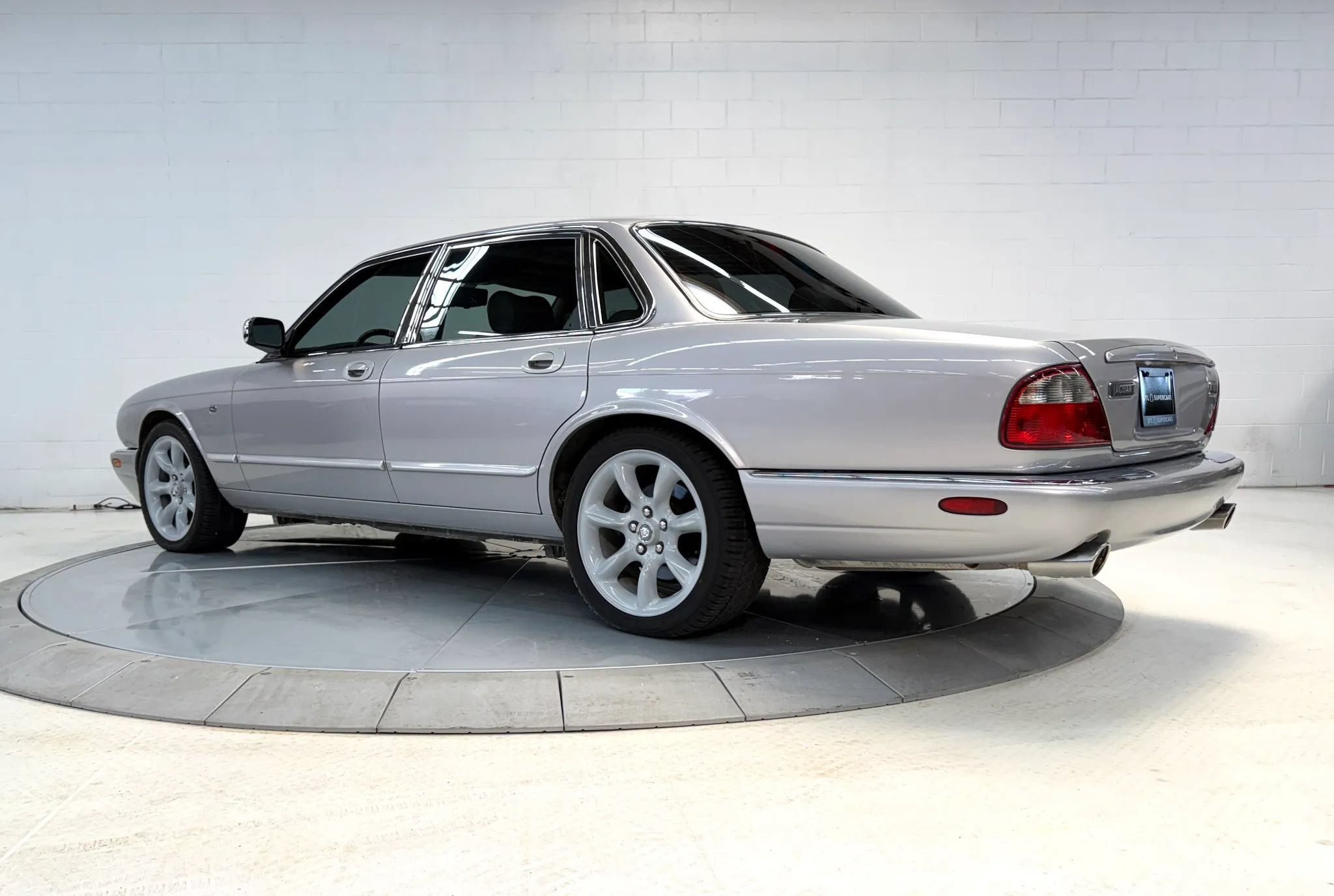 Used 2000 Jaguar XJ8 RWD image 6