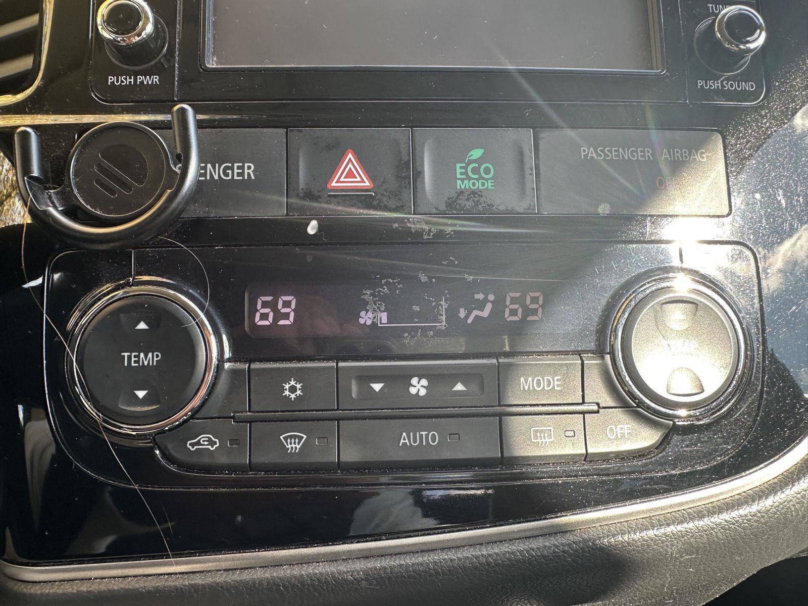 Used 2016 Mitsubishi Outlander SE image 17