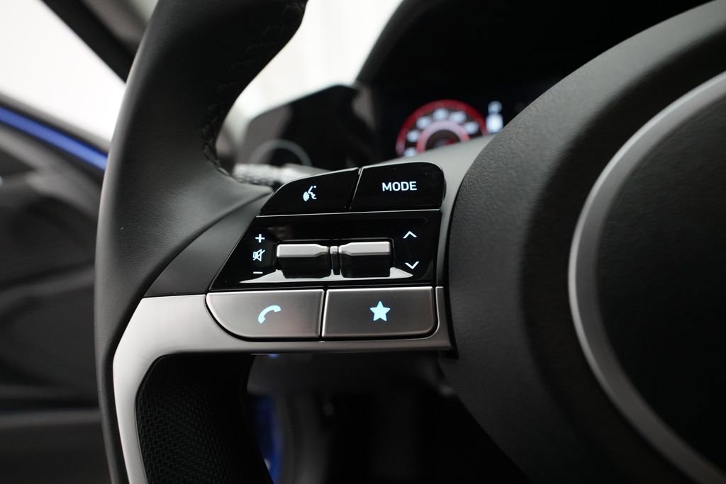 Used 2025 Hyundai Elantra Limited image 17