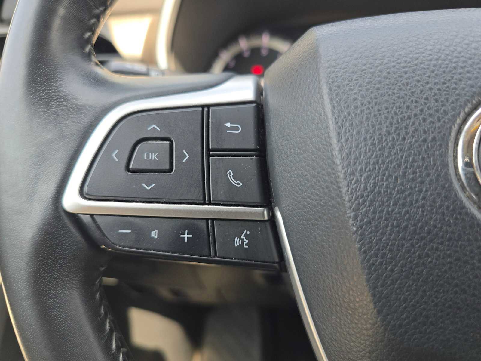 Used 2022 Toyota Highlander XLE image 31