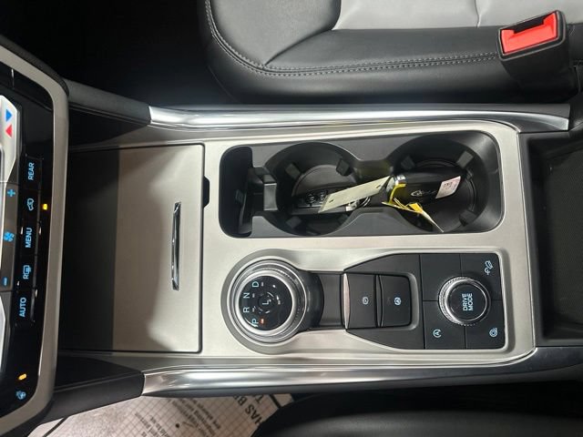 Used 2023 Ford Explorer XLT w/ Equipment Group 202A AWD/4WD image 17