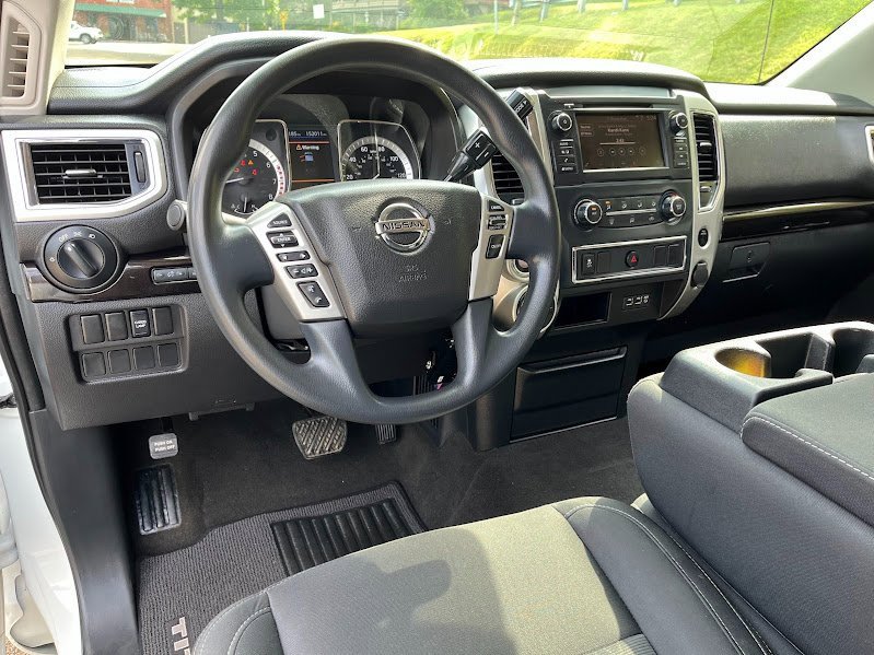 Used 2019 Nissan Titan SV image 10