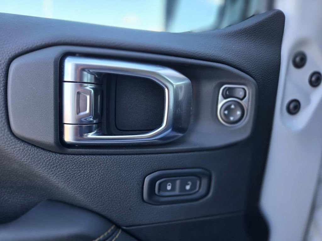 Used 2025 Jeep Wrangler Unlimited Sahara w/ Safety Group image 34