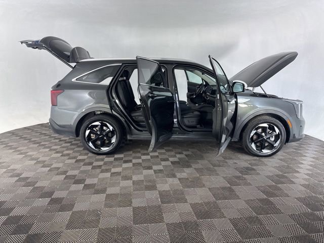 Certified 2025 Kia Sorento EX image 15
