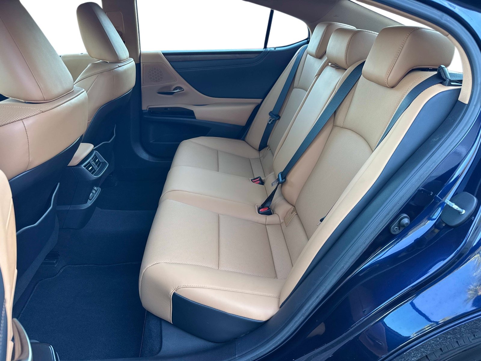 Used 2023 Lexus ES 350 w/ Premium Package FWD image 11