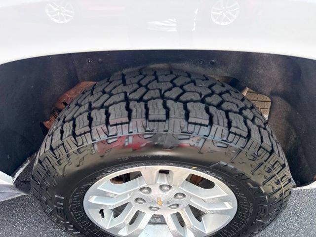 Used 2018 Chevrolet Suburban LT AWD/4WD image 8