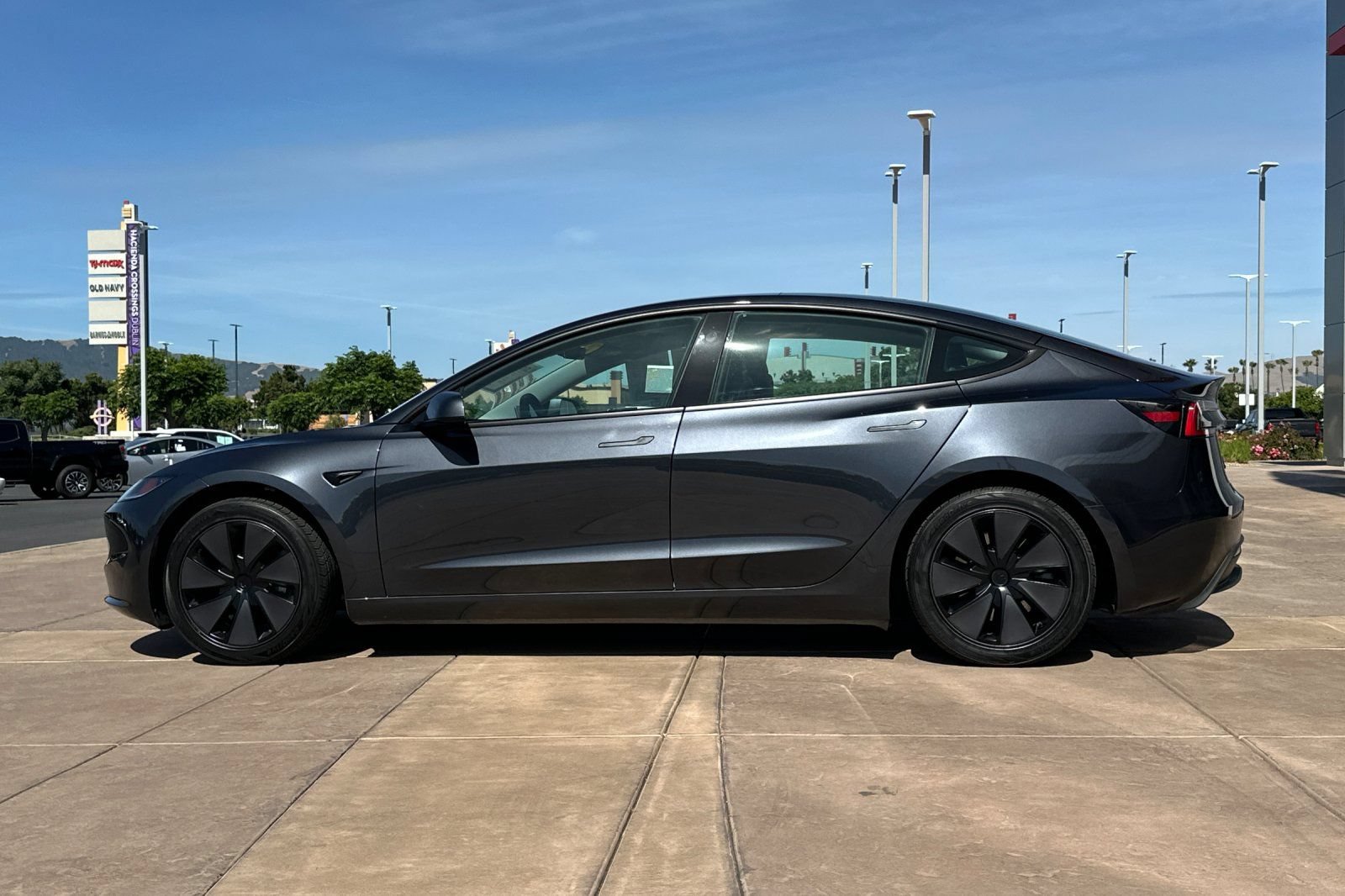 Used 2024 Tesla Model 3 Standard Range RWD image 7