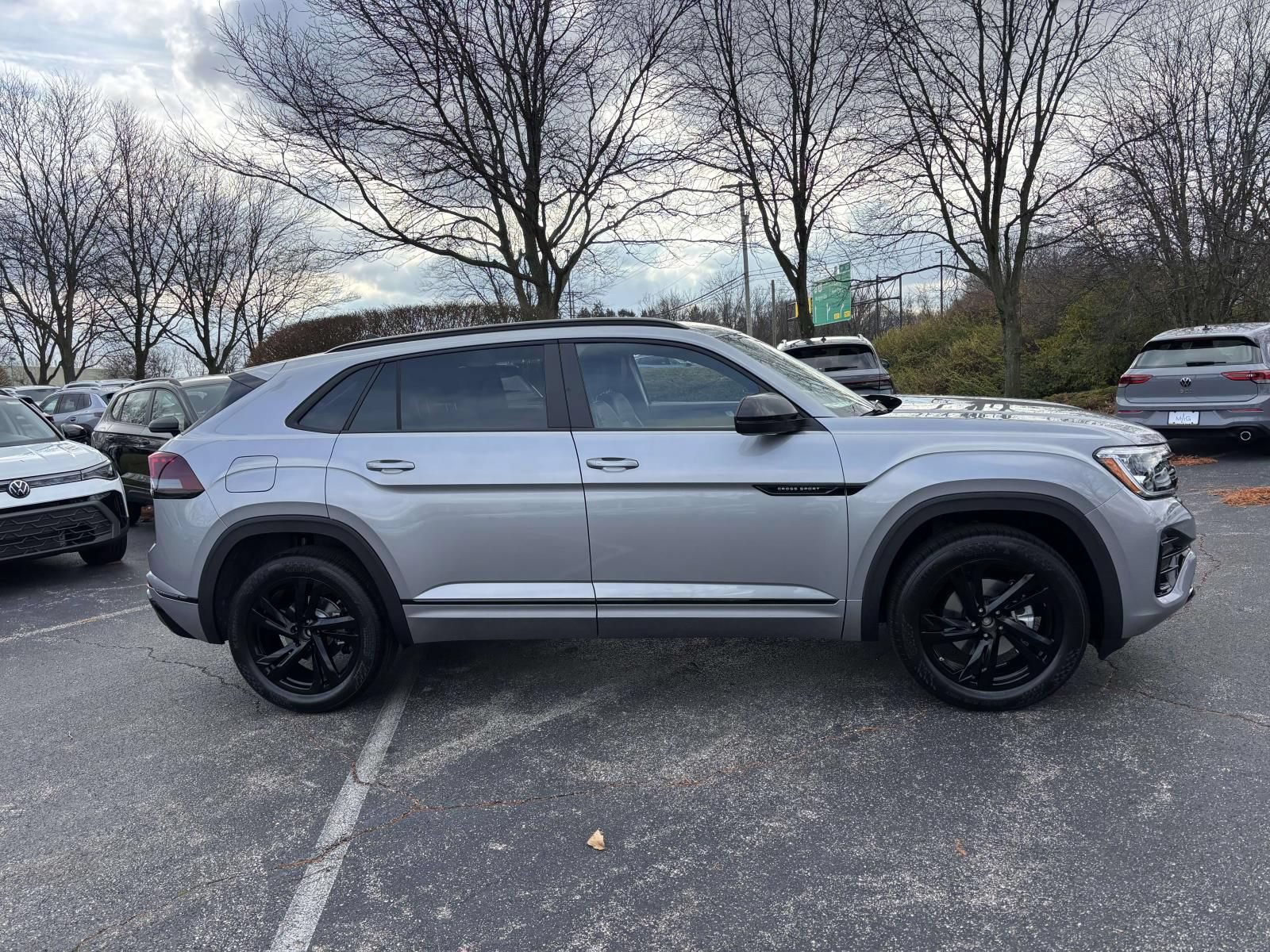 New 2026 Volkswagen Atlas Cross Sport SEL R-Line AWD/4WD image 8