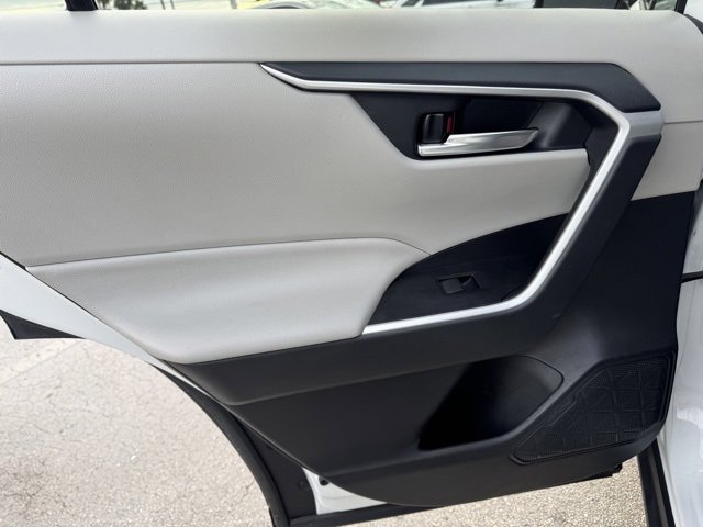 Used 2021 Toyota RAV4 XLE image 12