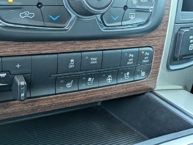 Used 2015 RAM 1500 Laramie w/ Convenience Group AWD/4WD image 32