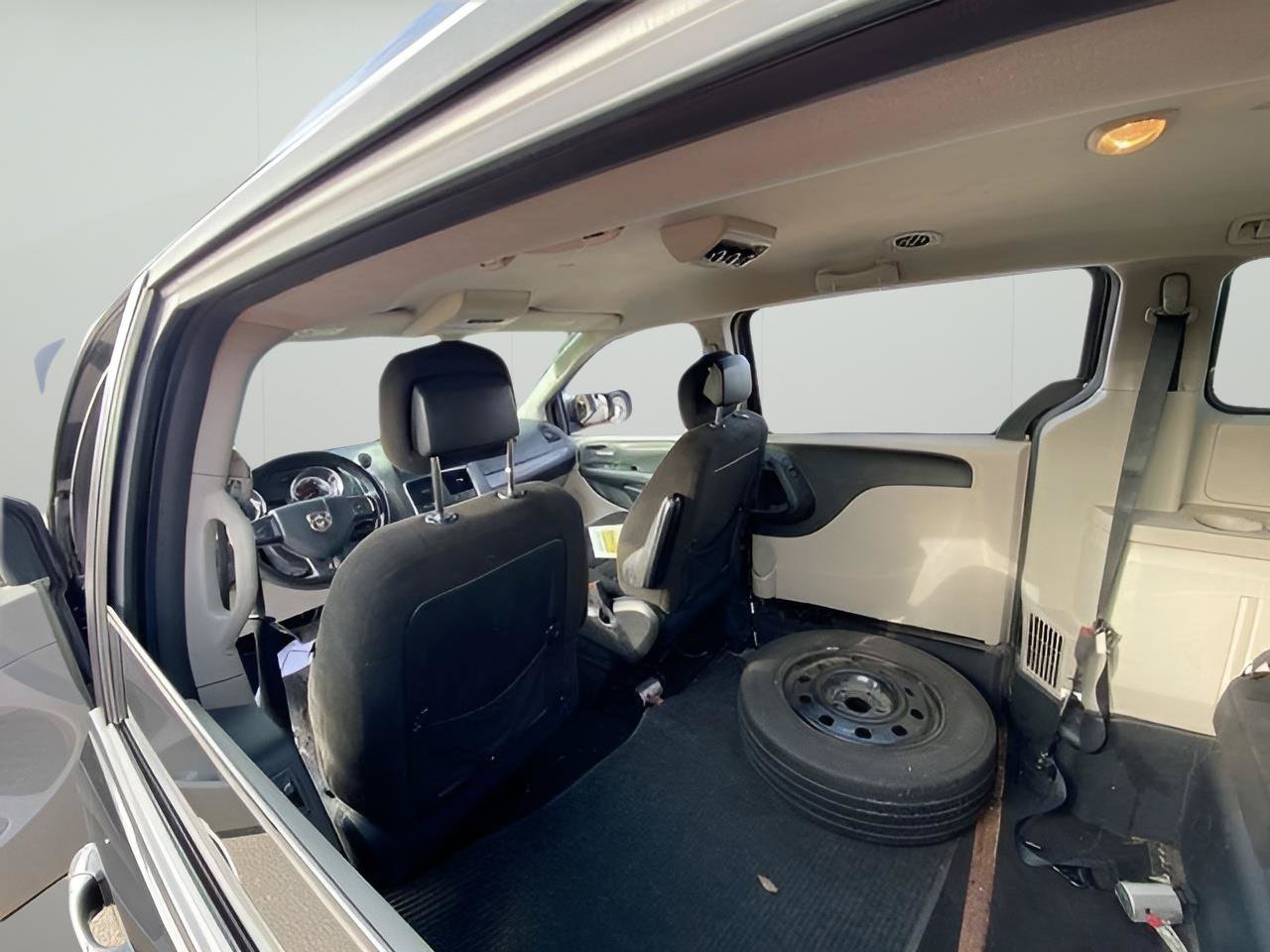 Used 2016 Dodge Grand Caravan SXT FWD image 33