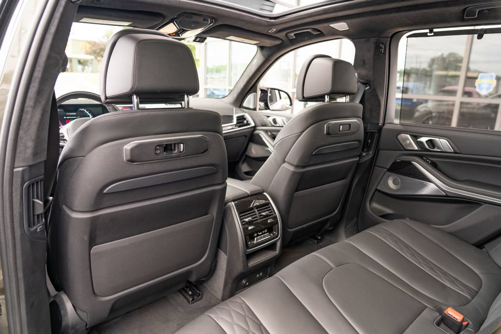 Used 2024 BMW X5 M60i AWD/4WD image 16