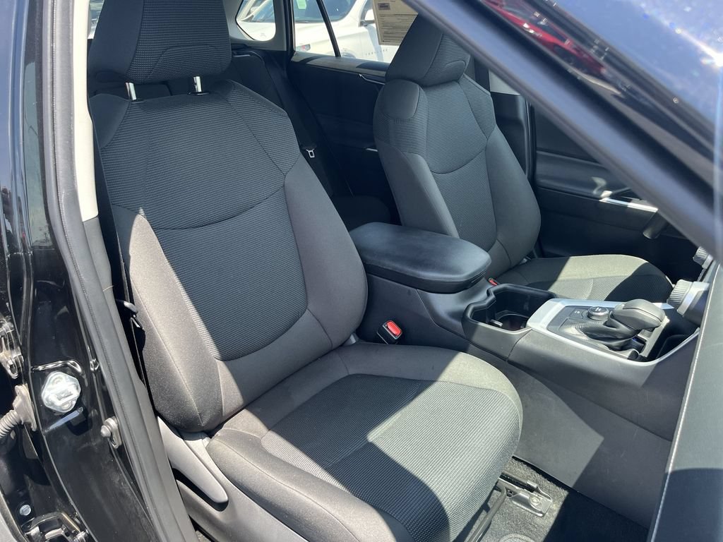 Used 2024 Toyota RAV4 LE AWD/4WD image 30