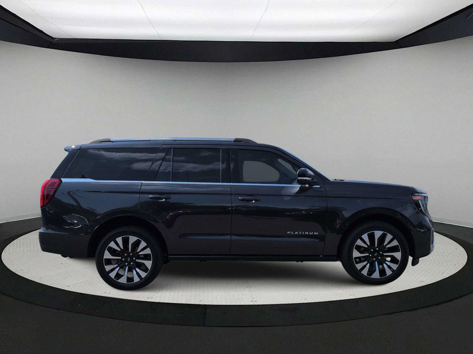 Used 2025 Ford Expedition Platinum w/ Driver's Package AWD/4WD image 9