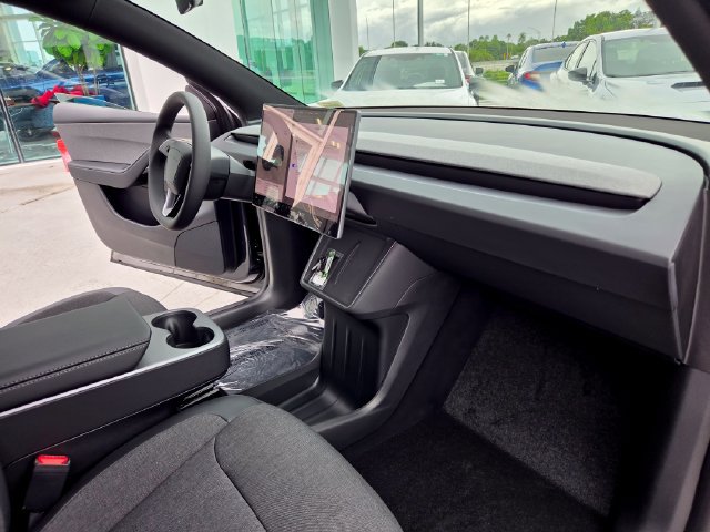 Used 2026 Tesla Model Y 2WD image 23
