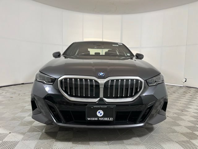 Used 2026 BMW 550e xDrive AWD/4WD image 2