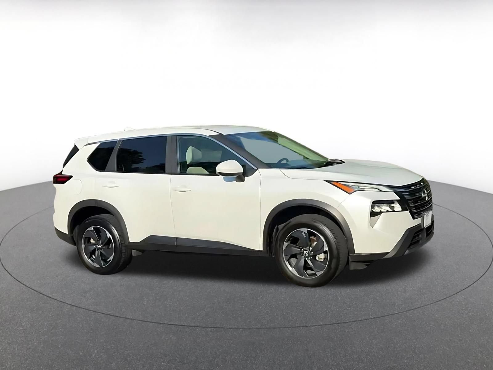 Used 2025 Nissan Rogue SV AWD/4WD image 2