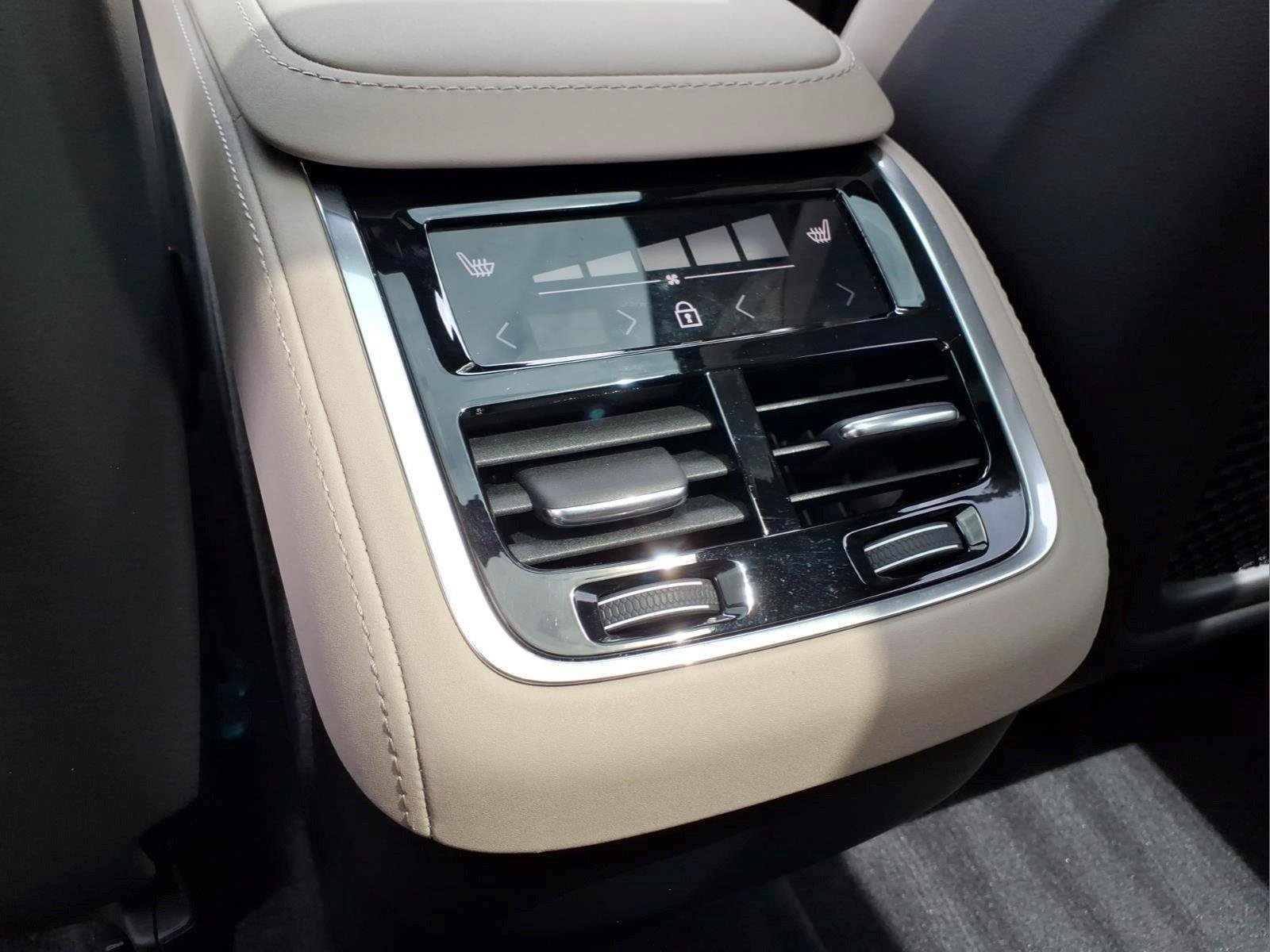Certified 2026 Volvo XC90 B6 Plus AWD/4WD image 15