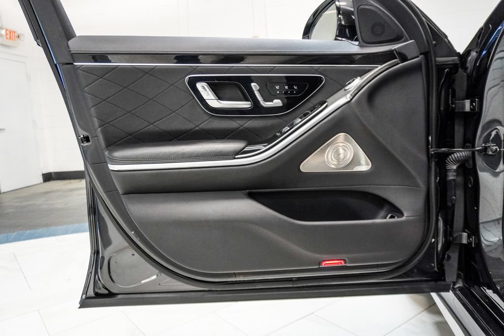 Used 2022 Mercedes-Benz S 500 4MATIC w/ AMG Line Package image 21