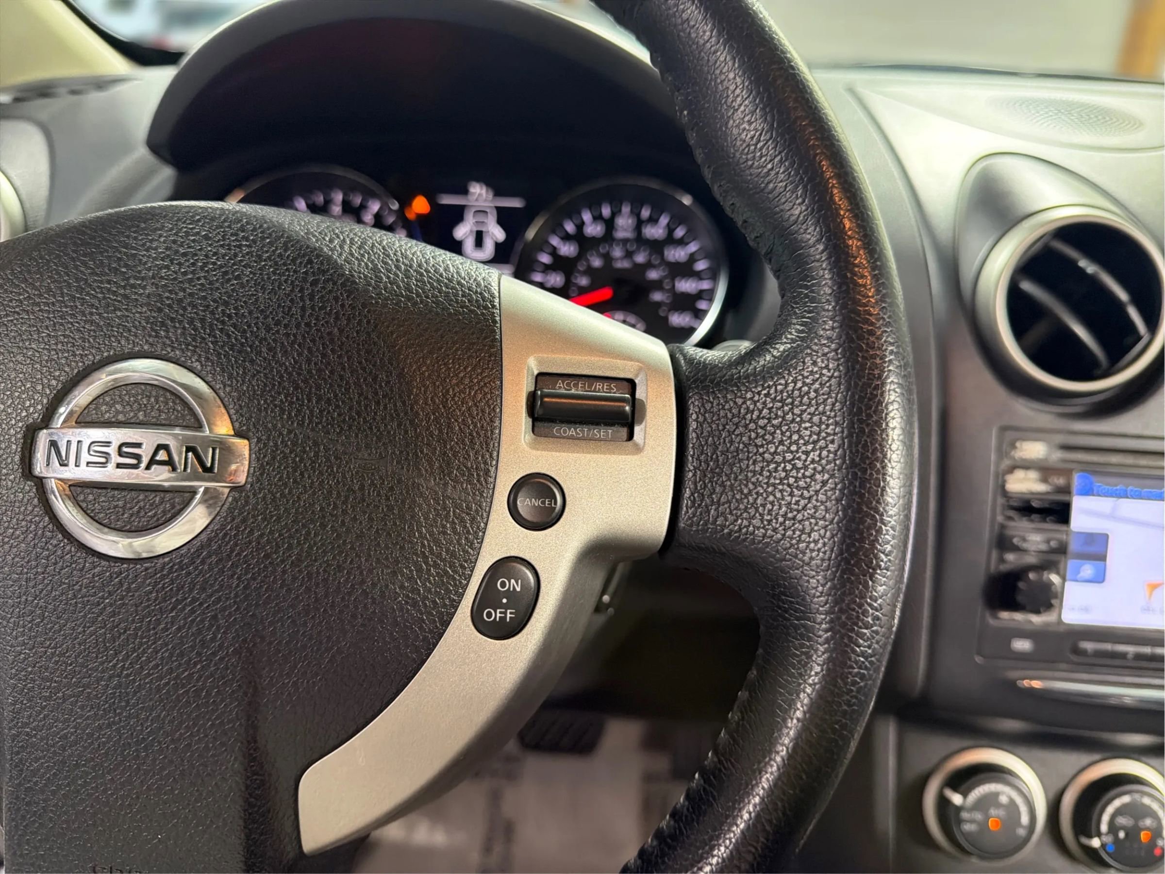 Used 2013 Nissan Rogue SL FWD image 32