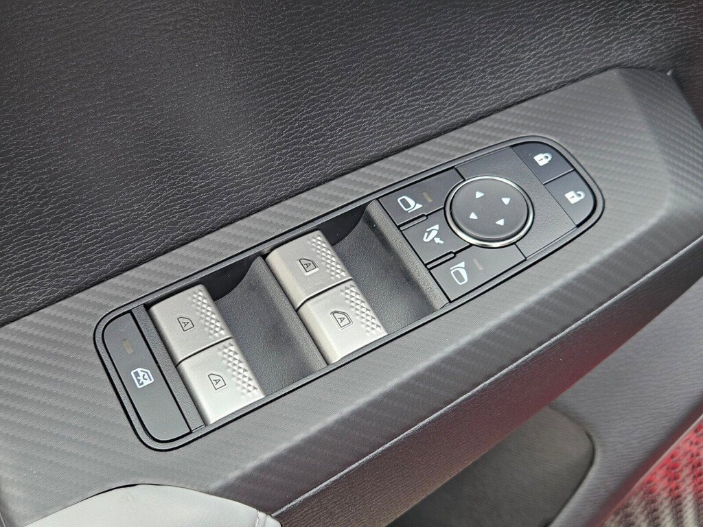 New 2025 Mitsubishi Outlander SE image 17