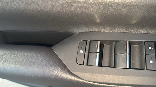 Used 2025 Toyota Prius Plug-In Hybrid image 15