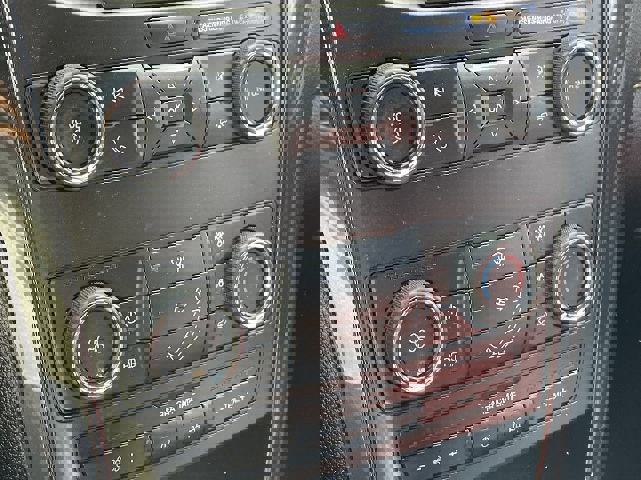 Used 2018 Ford Explorer XLT image 7