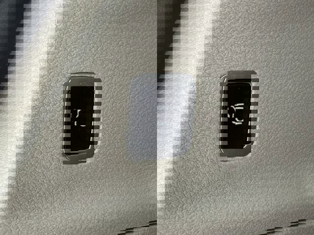 Used 2018 Chrysler Pacifica Limited w/ Tire & Wheel Group image 32