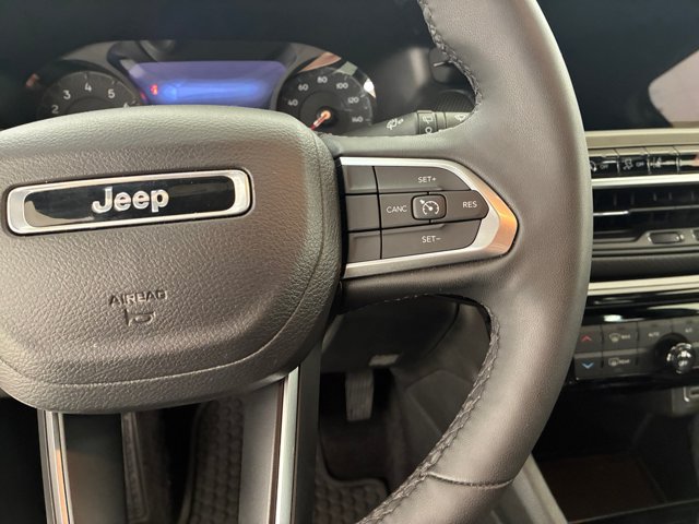 Used 2025 Jeep Compass Latitude w/ Convenience Group AWD/4WD image 24