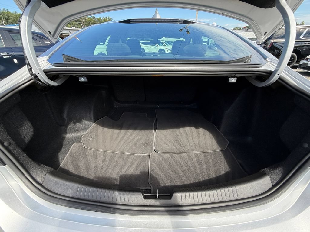 Used 2020 Chevrolet Malibu LT FWD image 23