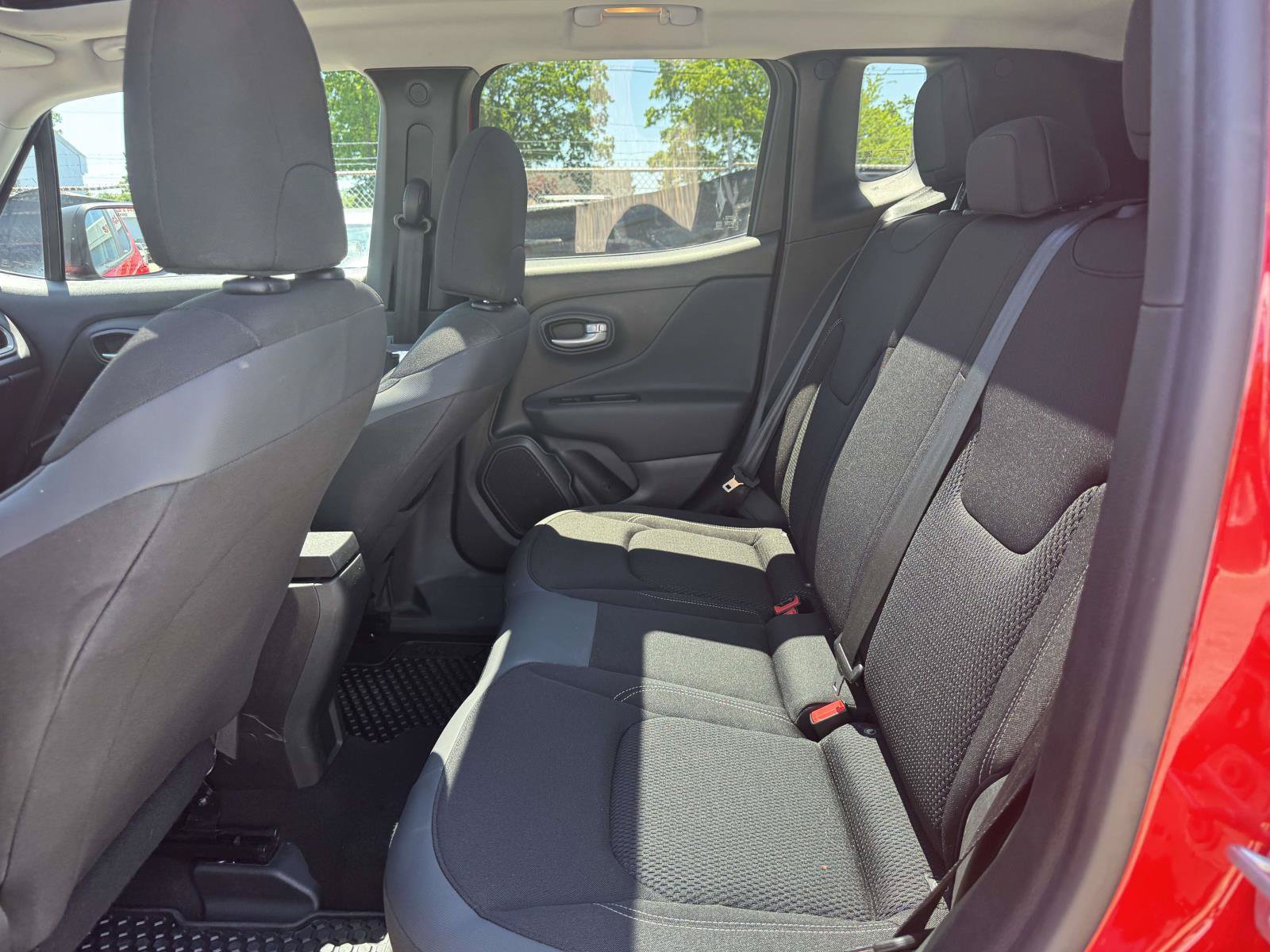 Certified 2023 Jeep Renegade Latitude w/ Sun/Sound Group AWD/4WD image 14