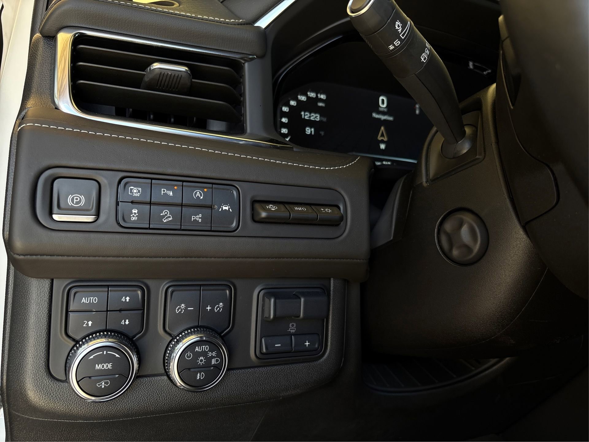 Used 2024 GMC Yukon Denali Ultimate AWD/4WD image 20