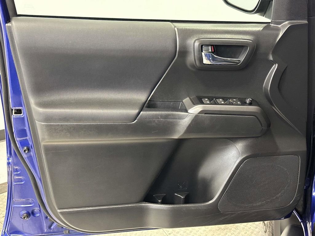 Used 2023 Toyota Tacoma TRD Sport image 14
