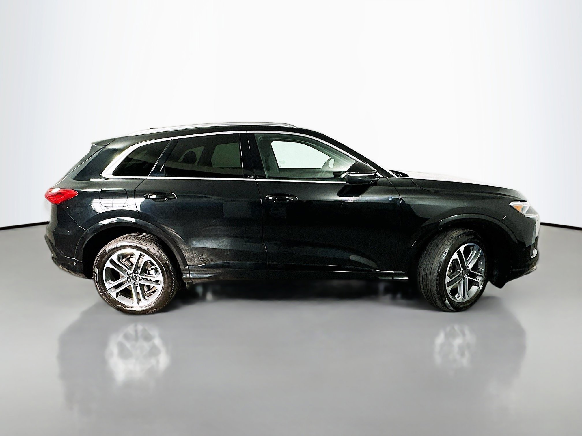 Used 2025 Audi Q5 Premium Plus w/ Premium Plus image 8