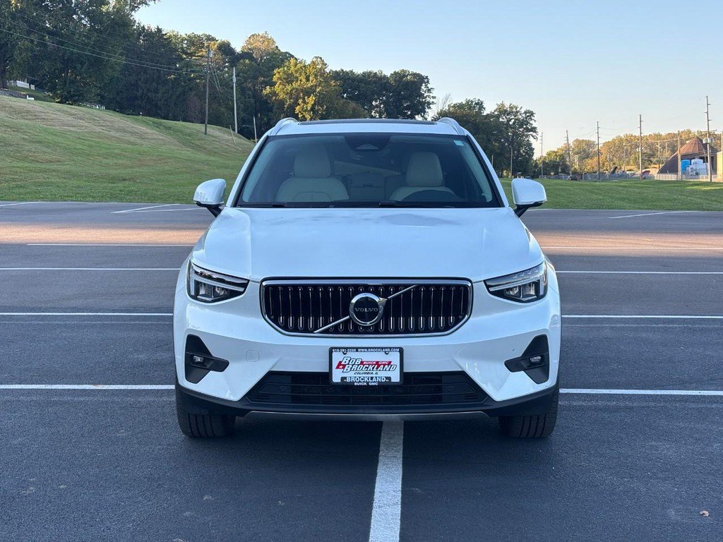 Used 2023 Volvo XC40 B5 Plus AWD/4WD image 8