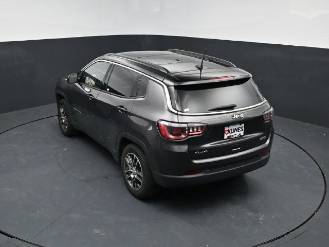 Used 2018 Jeep Compass Latitude w/ Popular Equipment Group AWD/4WD image 24
