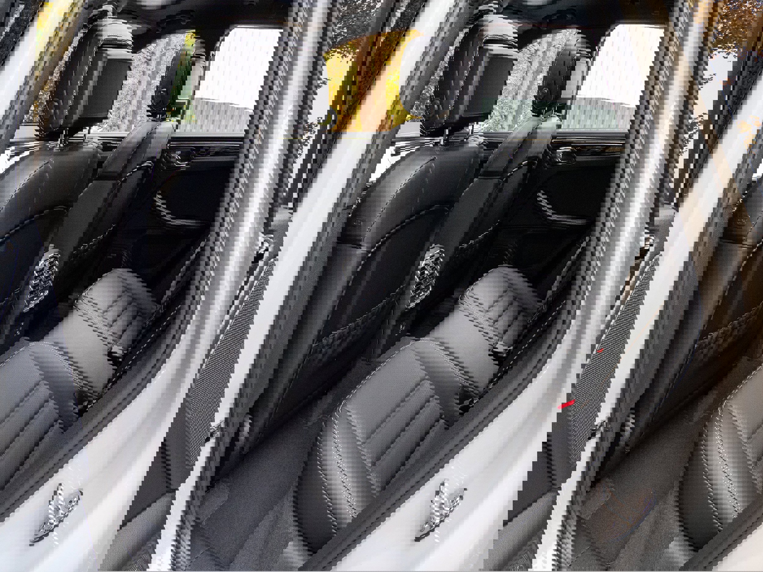 New 2026 Porsche Macan Turbo image 40