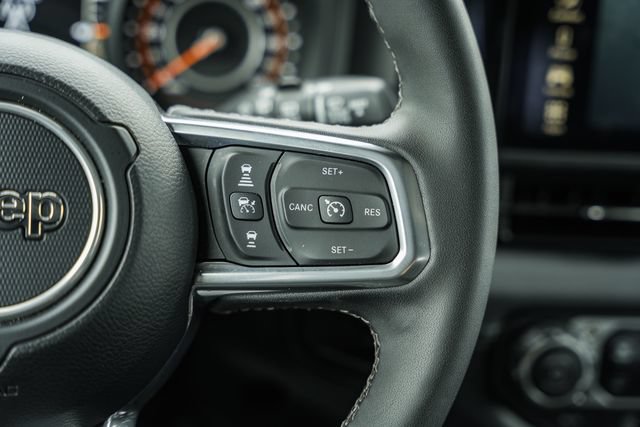 Used 2025 Jeep Wrangler Unlimited Sahara AWD/4WD image 37